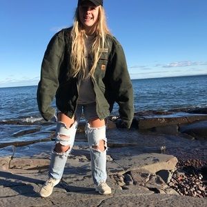 Meet your Posher, Caitlin